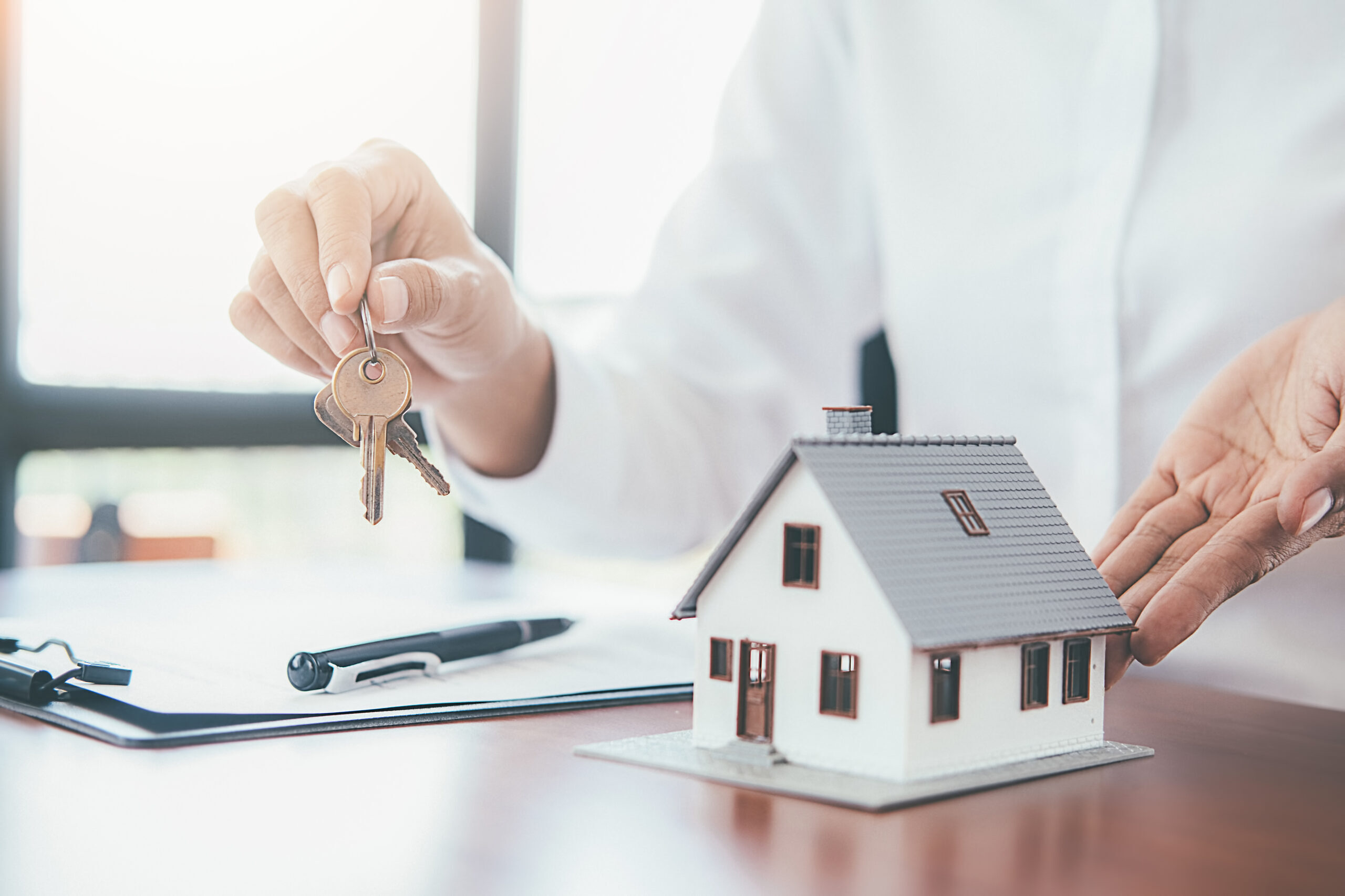 House model with real estate agent and customer discussing for c MFH