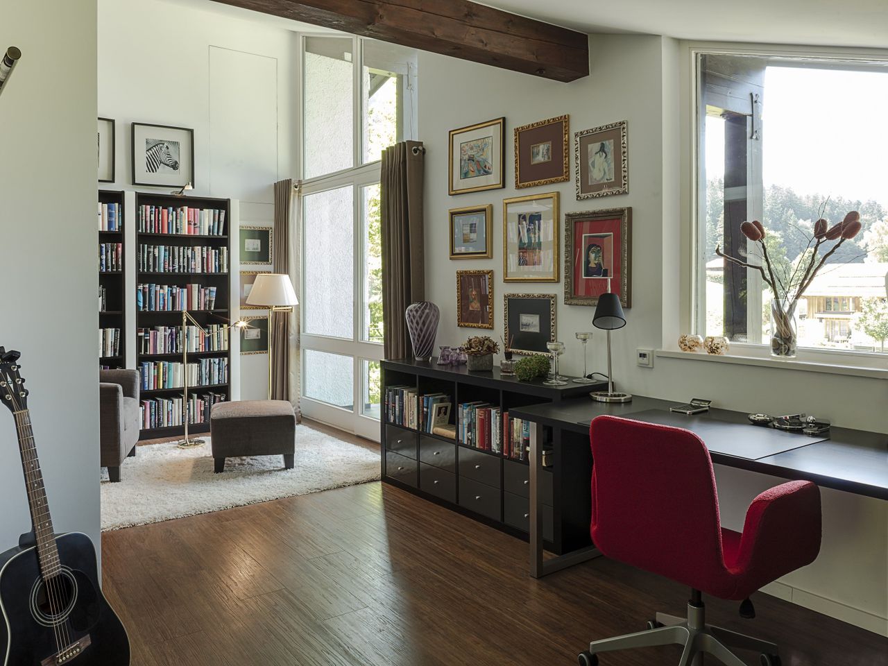 helles Dachstudio - derzeit Bibliothek und Homeoffice
