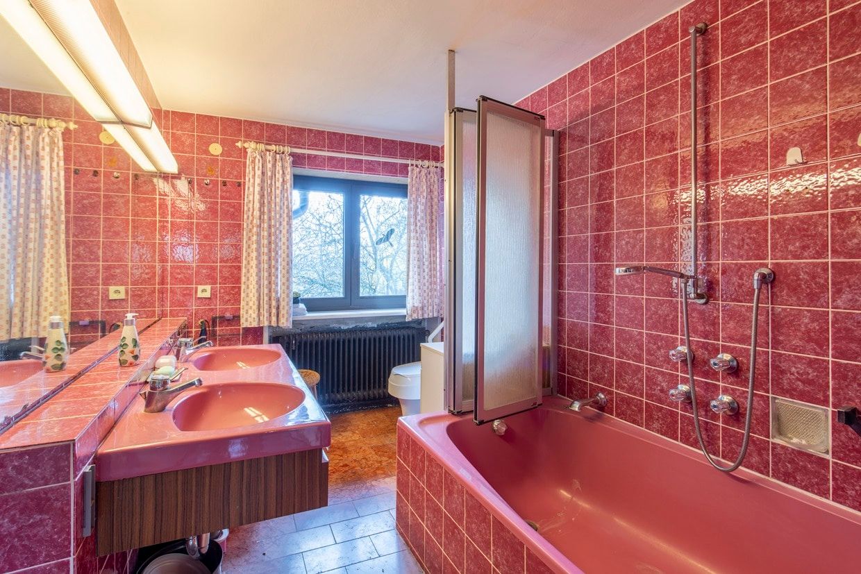 Badezimmer mit Fenster