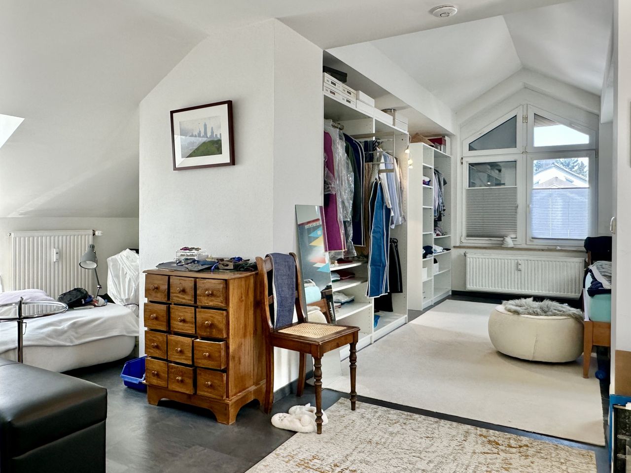 großzügiges Zimmer im DG