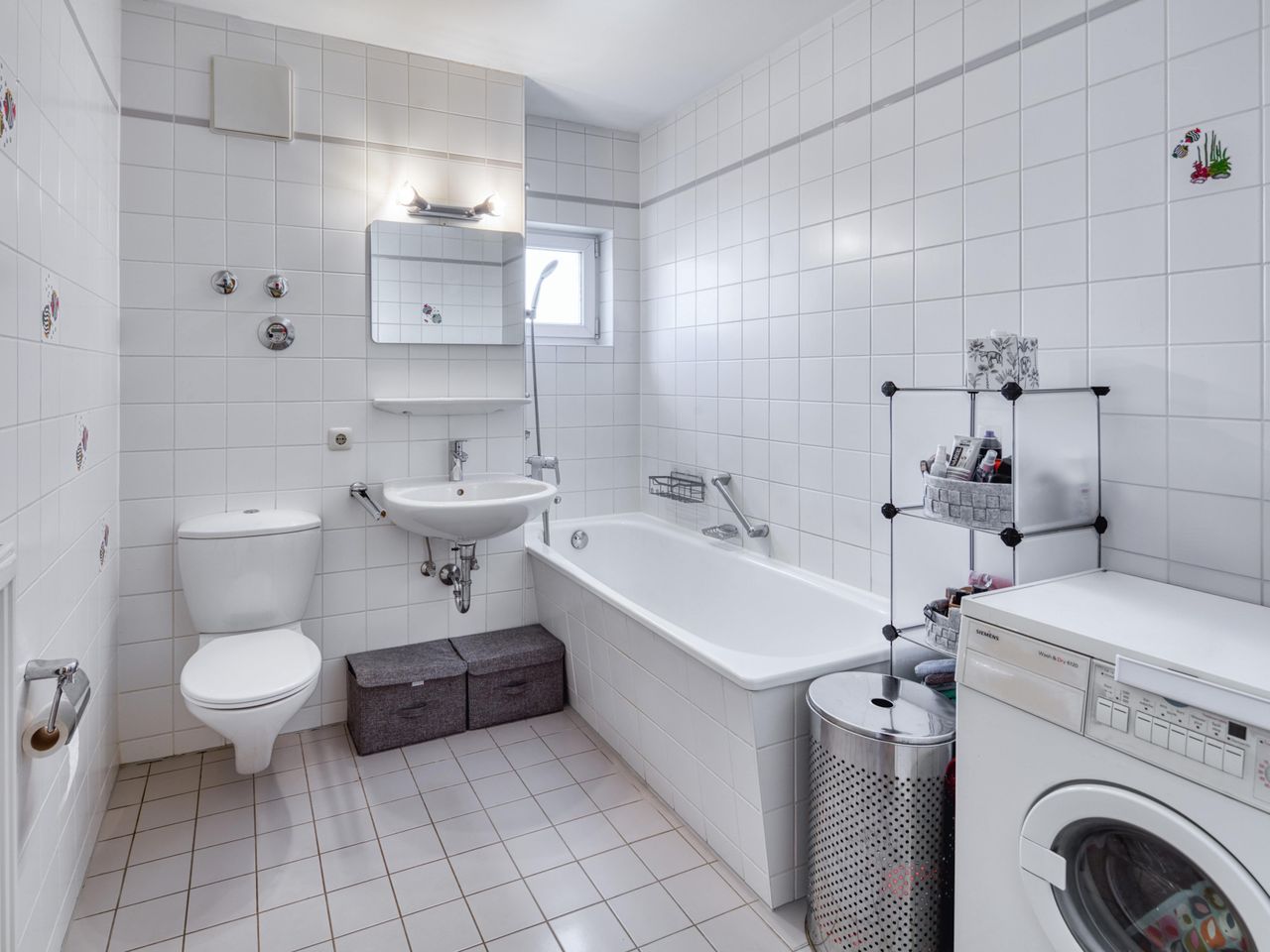 Tageslichtbad mit Badwanne