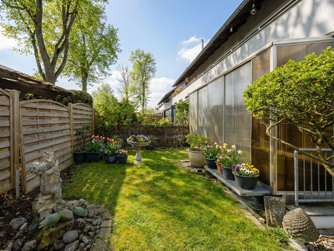 Grünfläche (im Sommer)