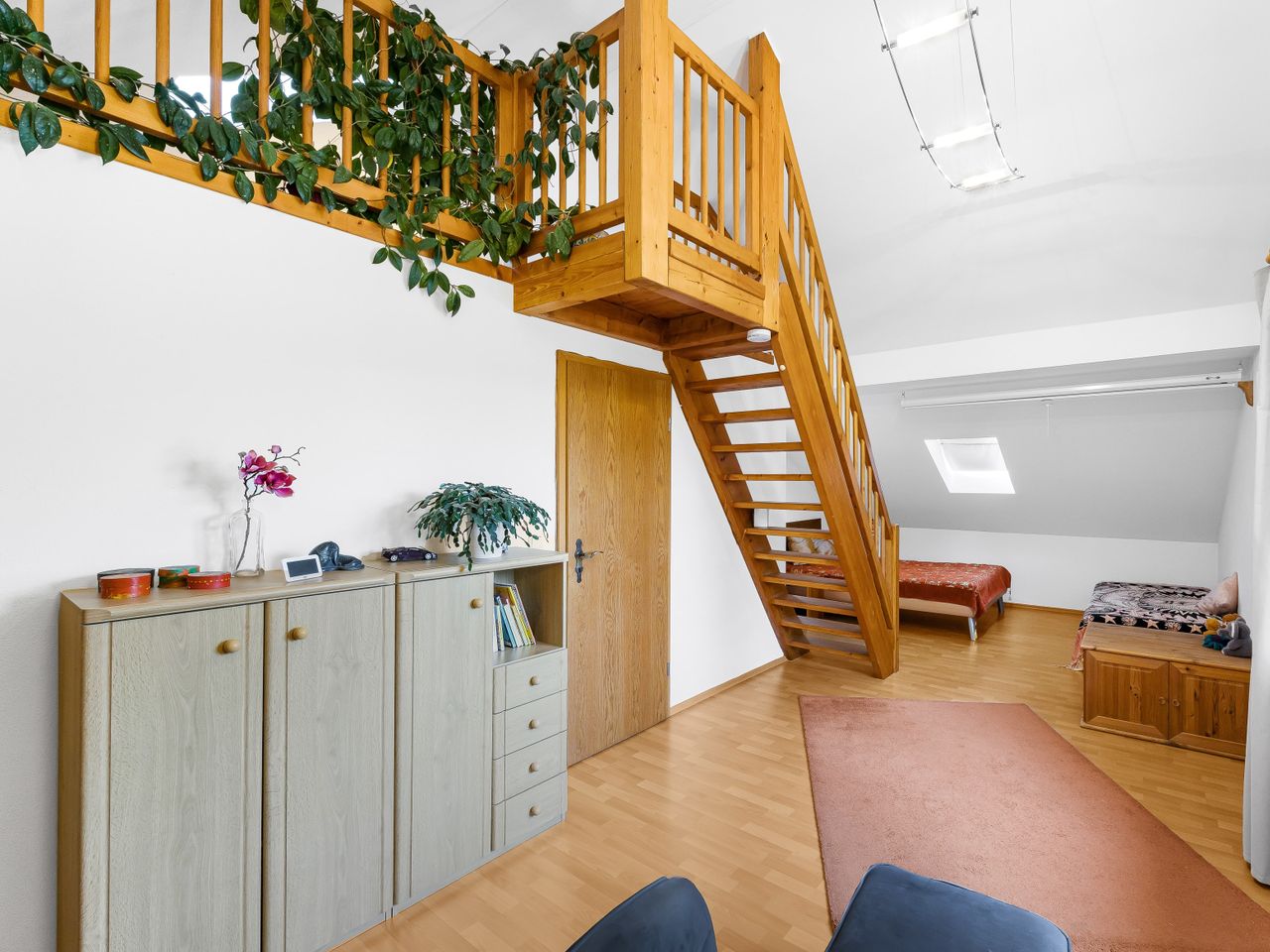 Großzügiges Zimmer mit Galerie im Dachgeschoss