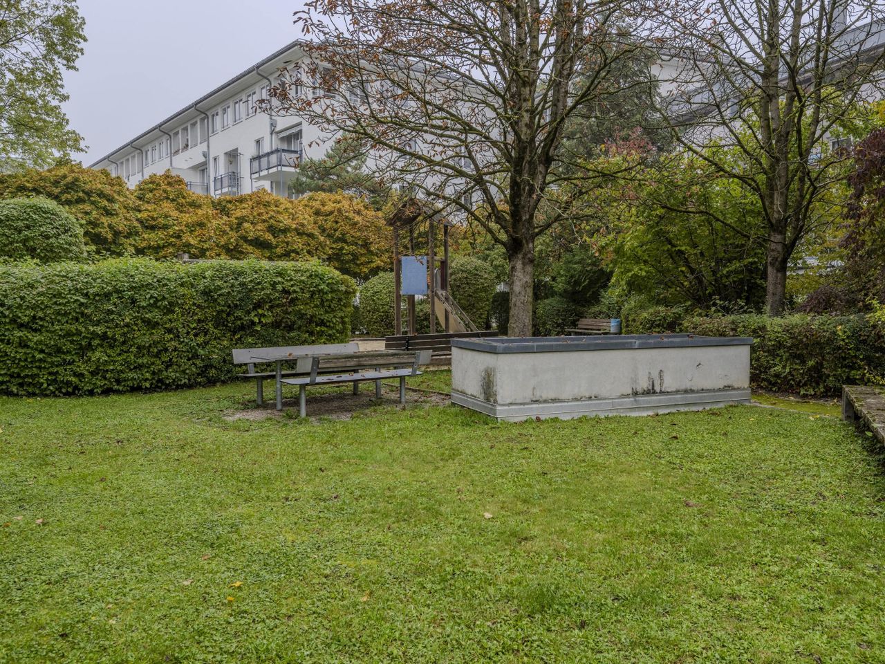 Spielplatz und Grünflächen