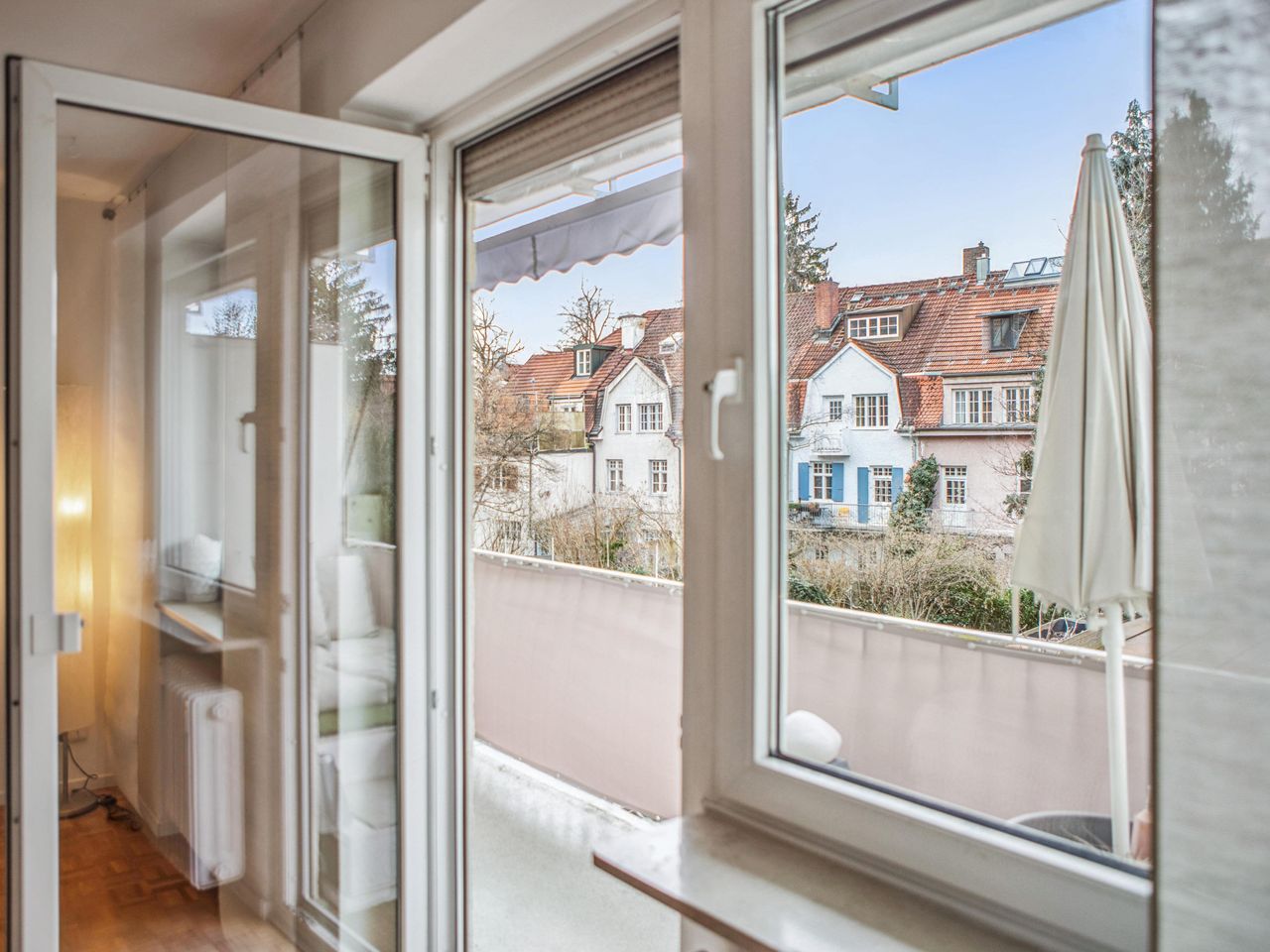 Türe vom Wohnzimmer zum Balkon