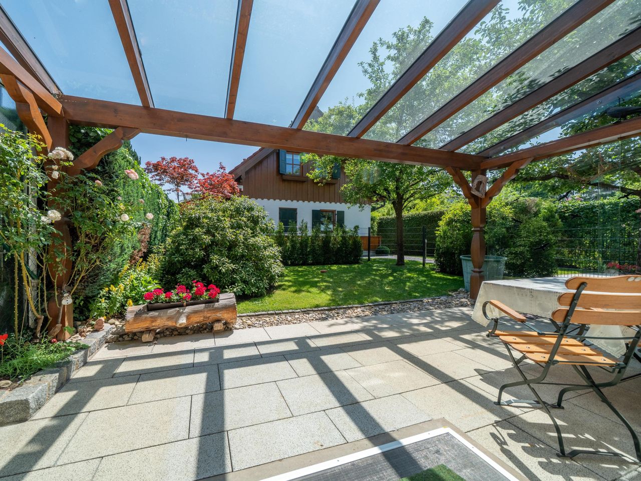 überdachte Terrasse