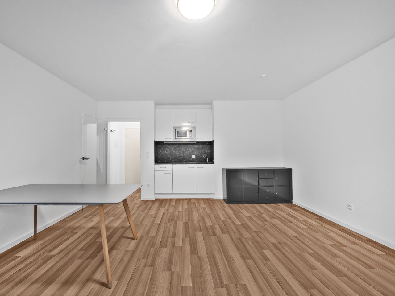 Wohnraum mit Pantry-Küche