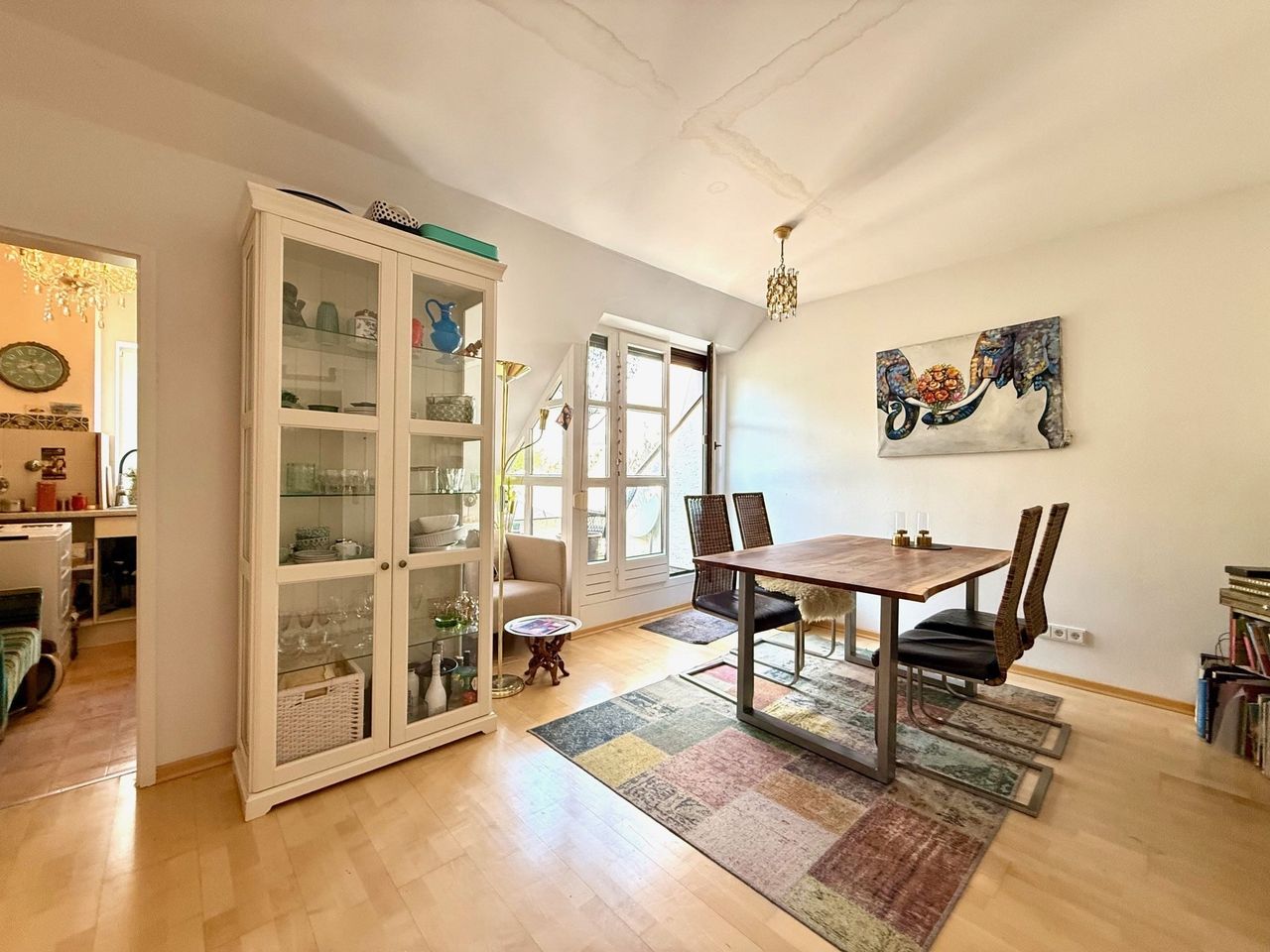 Wohnzimmer mit Balkon