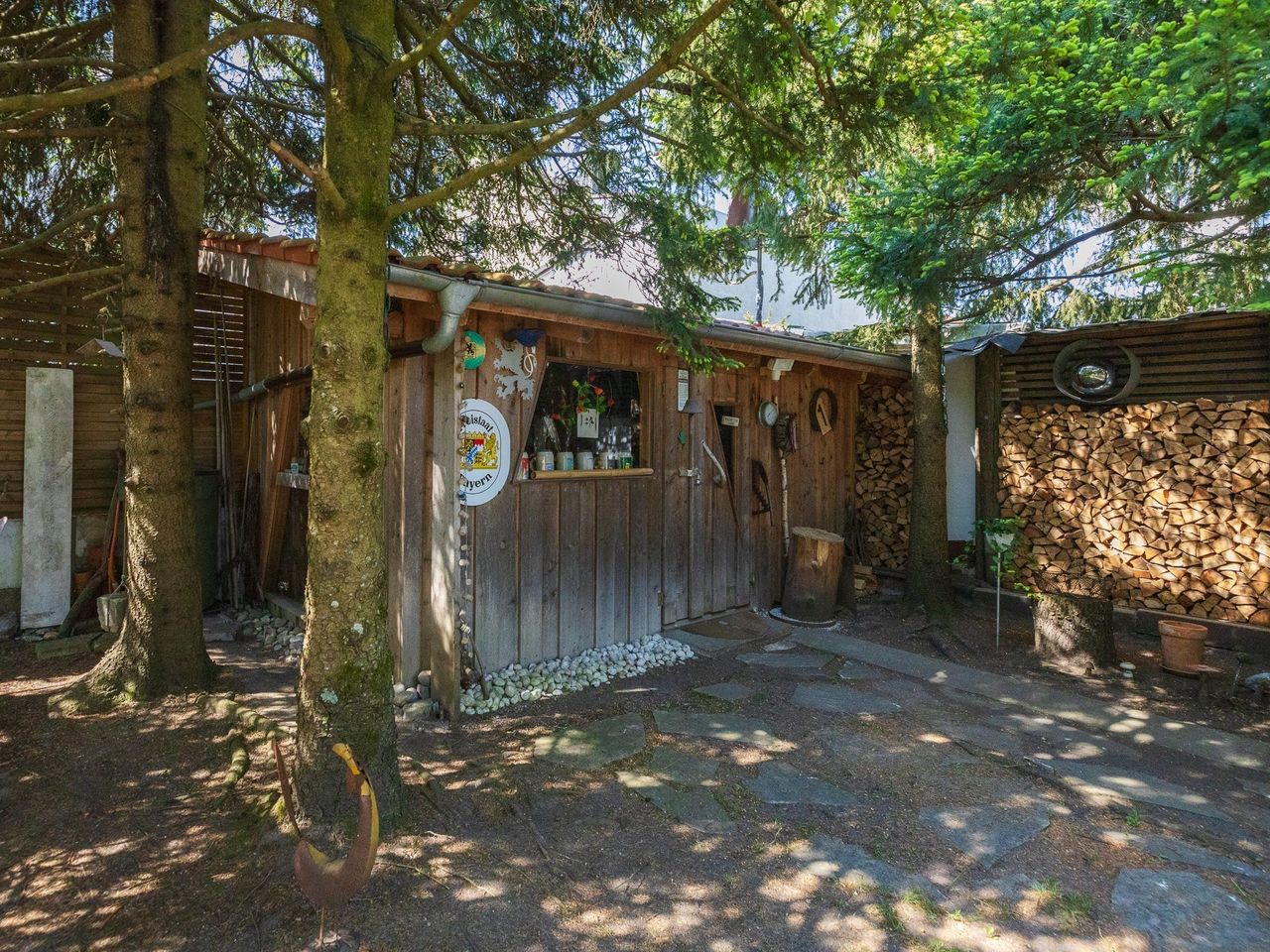 Garten Partyhütte, Holzlager