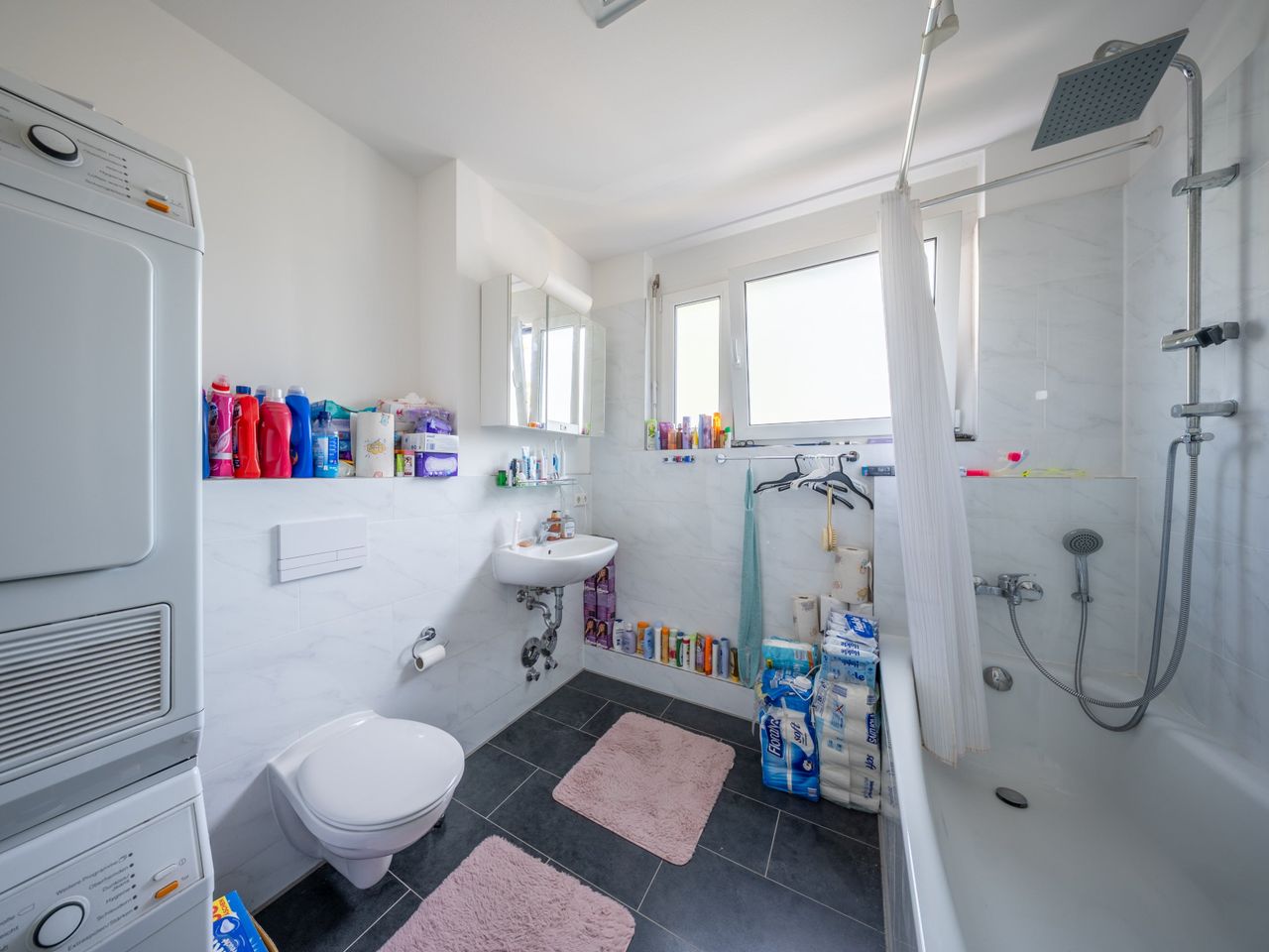 Tageslichtbad mit Badewanne