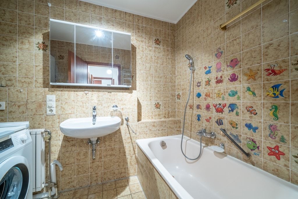 Badezimmer mit Badewanne