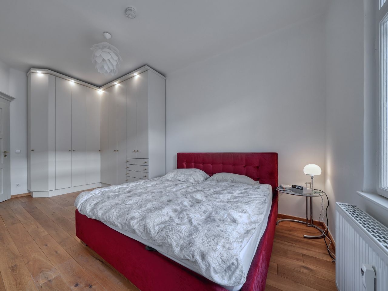 Schlafzimmer mit Einbauschrank