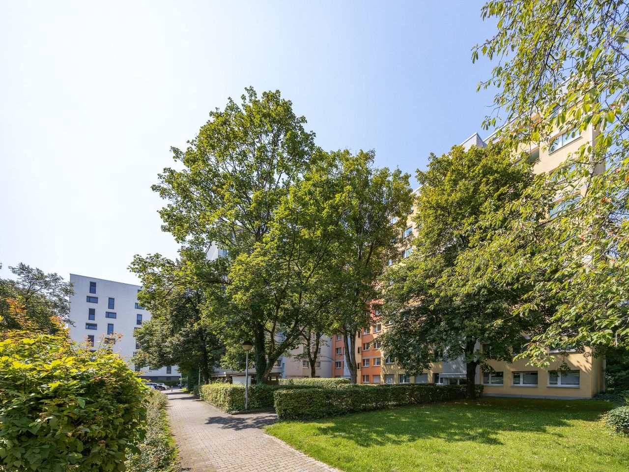 Gepflegte und grüne Außenanlagen