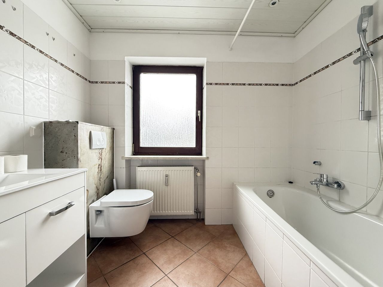 Badezimmer mit Fenster
