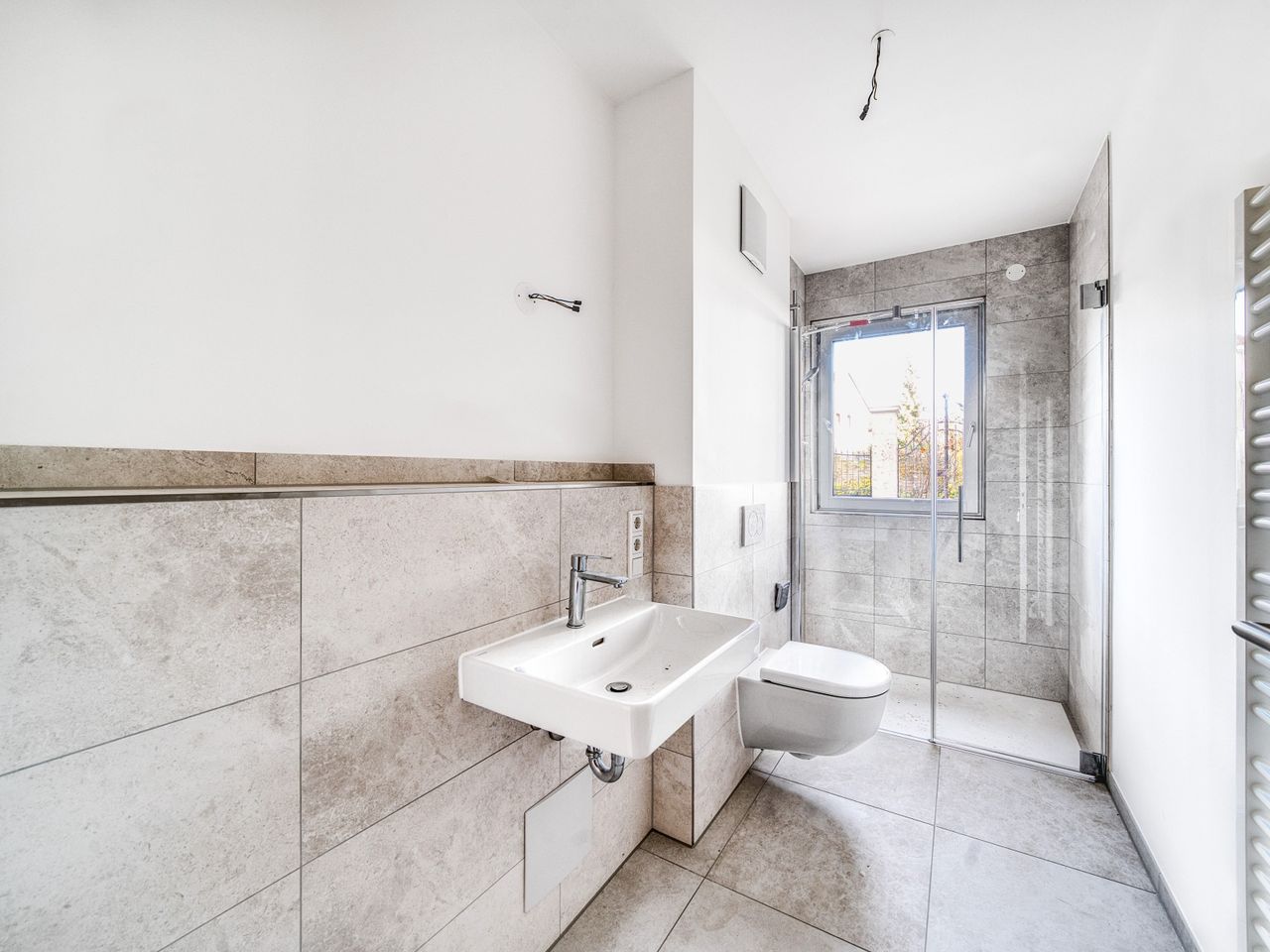 Badezimmer mit Dusche