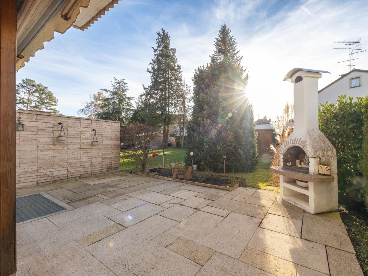 Sonnige Terrasse mit Süd-West-Ausrichtung