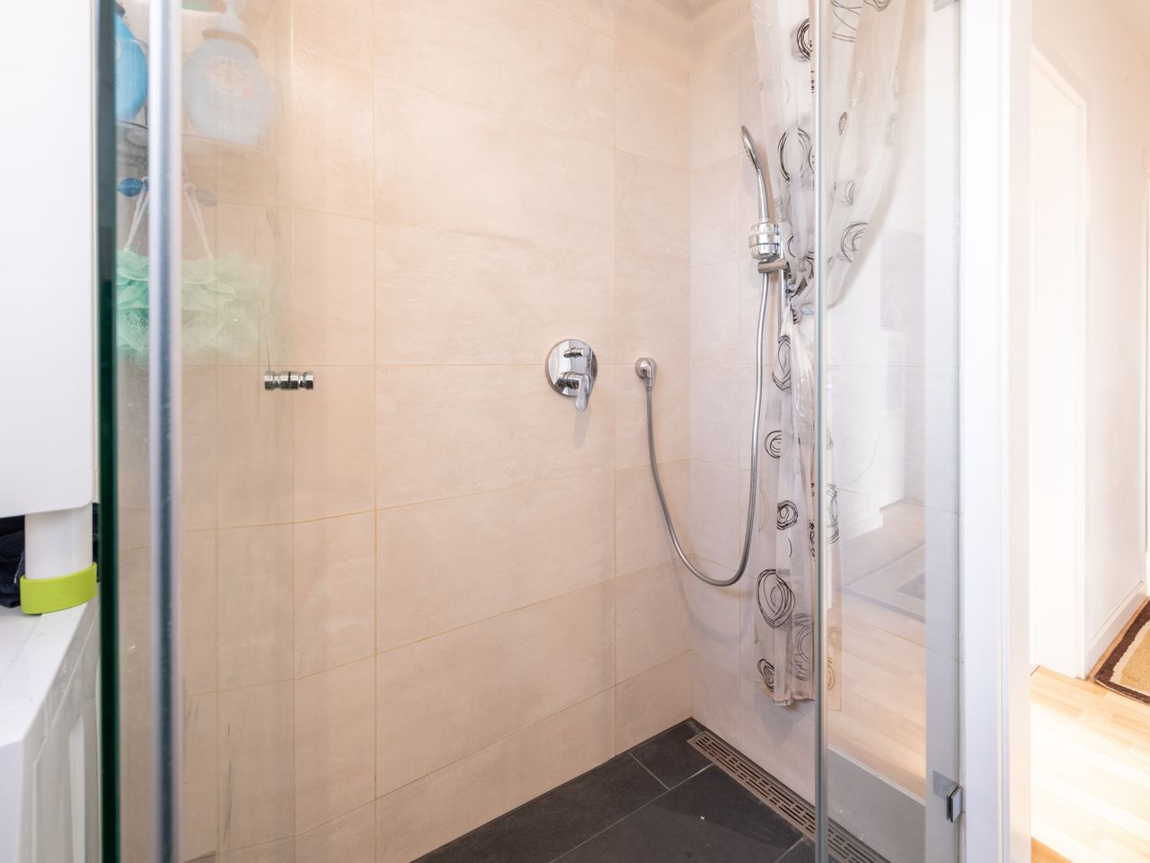 Badezimmer  mit Walk-In-Dusche