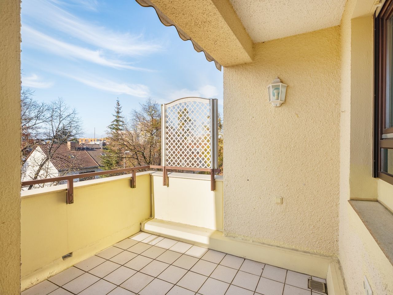Loggia West