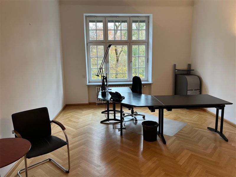 Büro 01