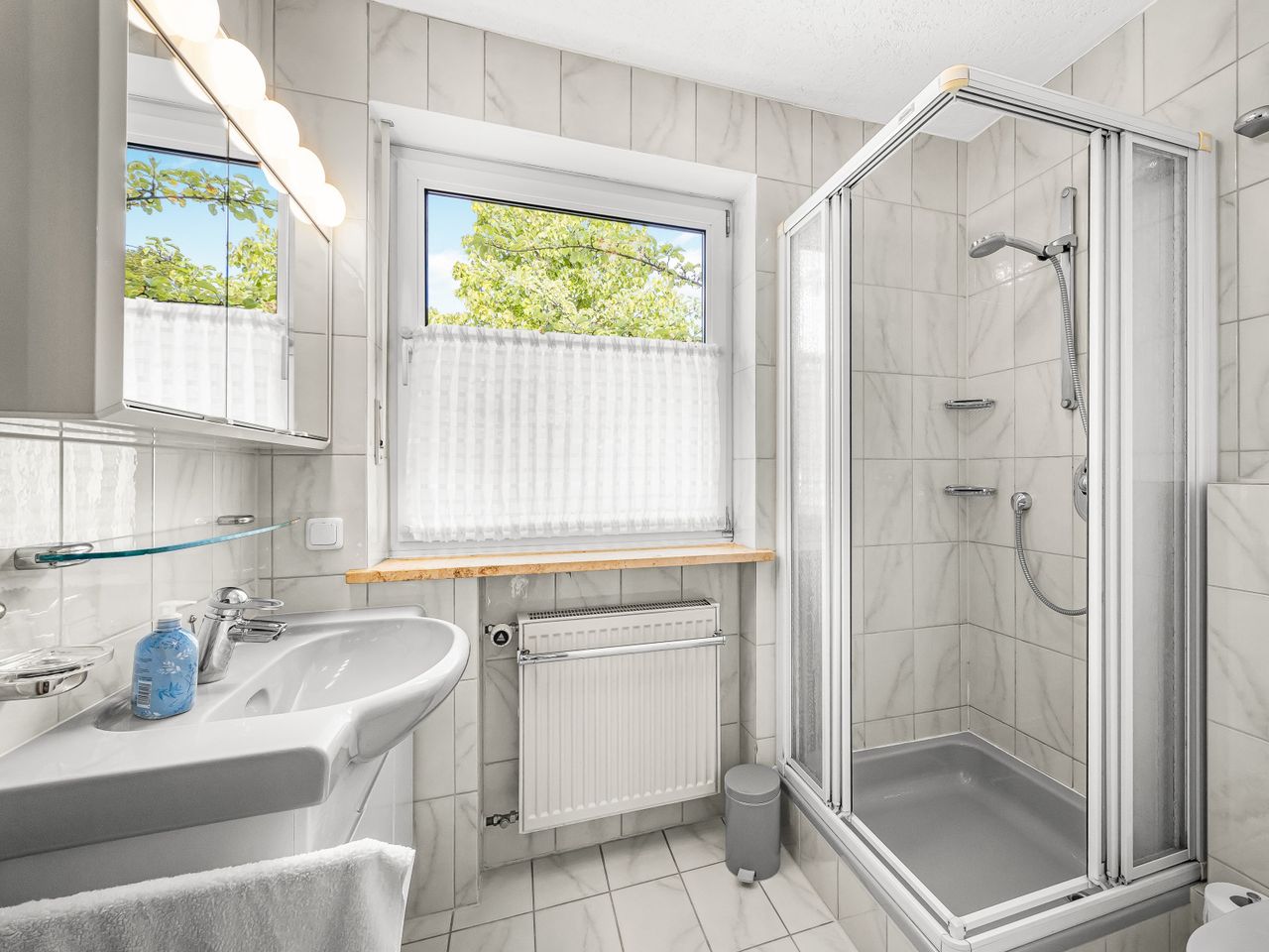 Badezimmer im OG (Reiheneckhaus)