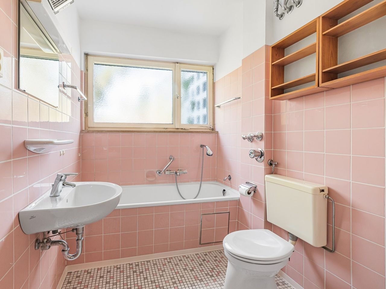 Badezimmer mit Badewanne