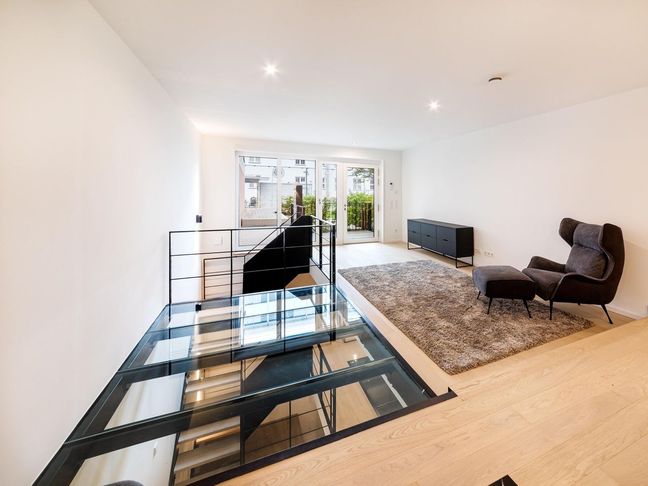 Wohnzimmer mit Blick zur Terrasse