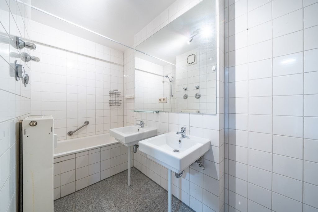 Badezimmer mit Badewanne