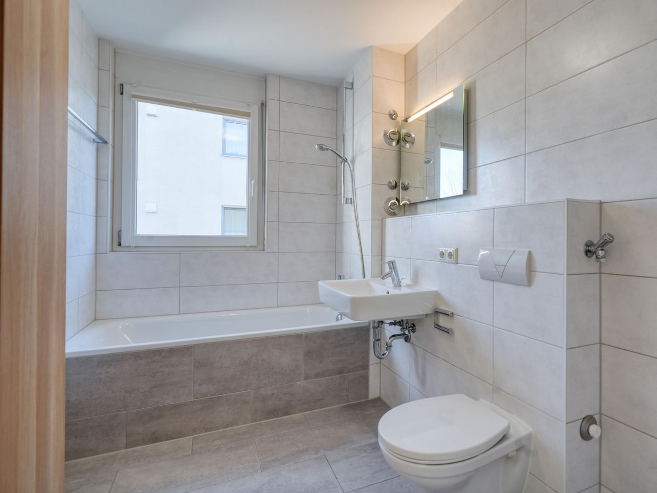 Geräumiges Tageslichtbad