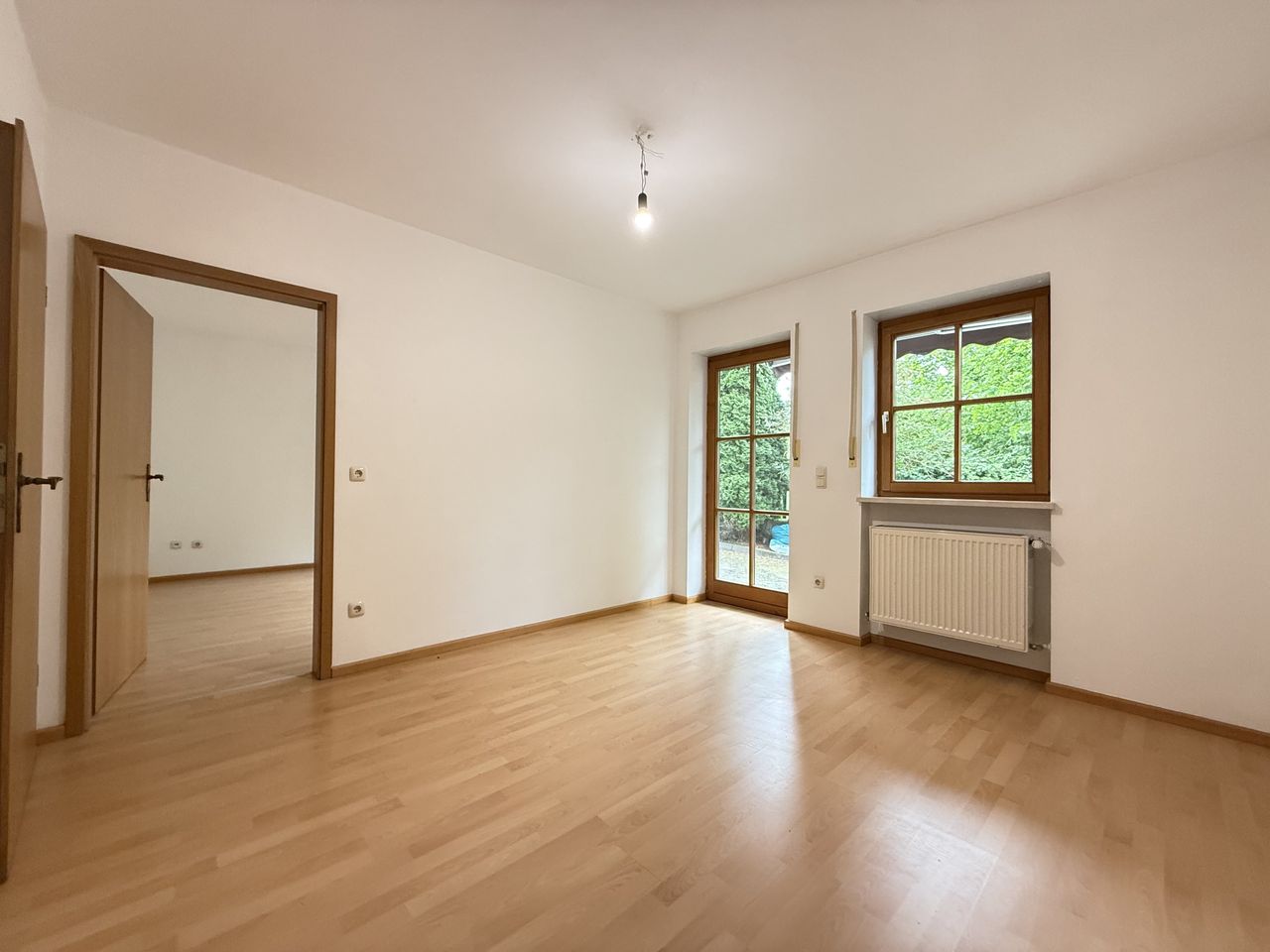 Schlafzimmer mit Gartenzugang