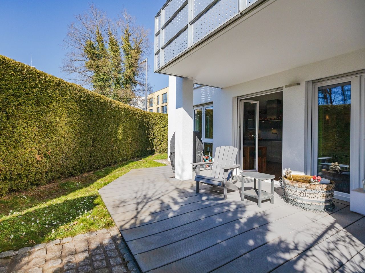 Terrasse mit Garten