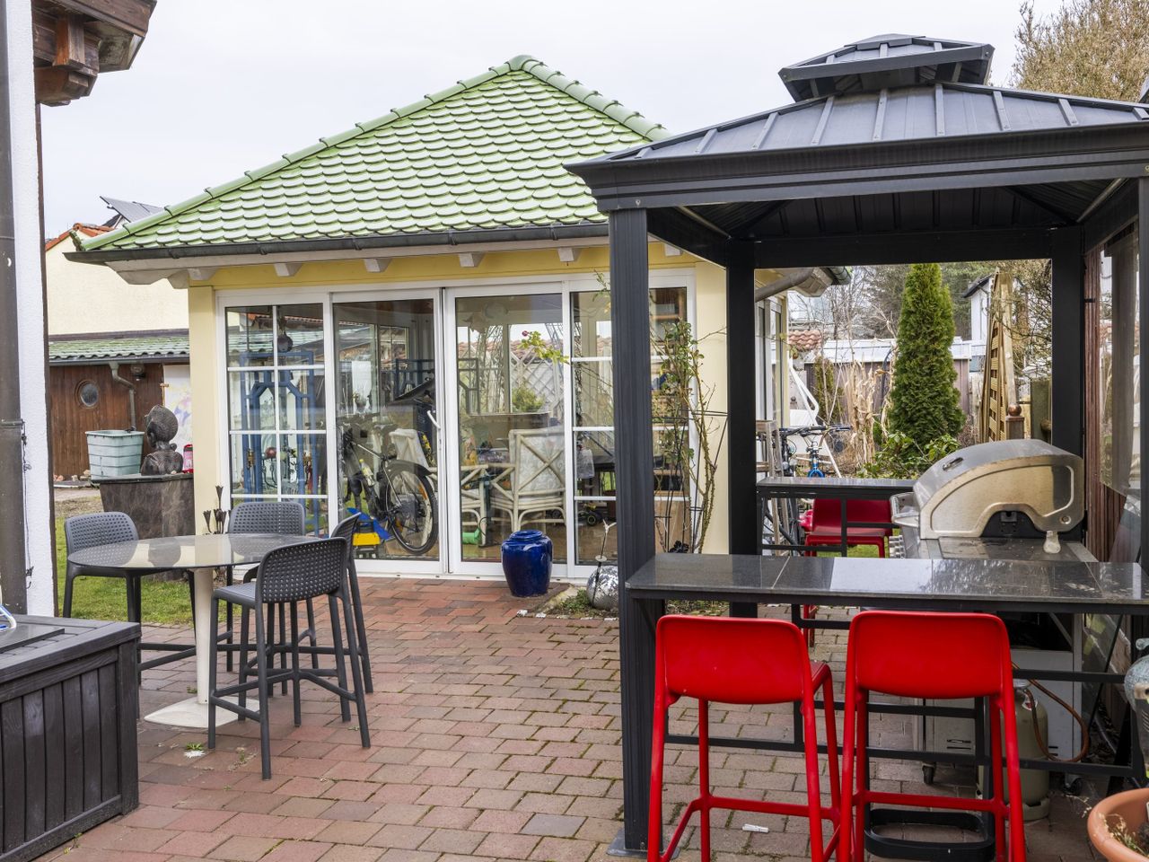 Terrasse mit Sommergarten