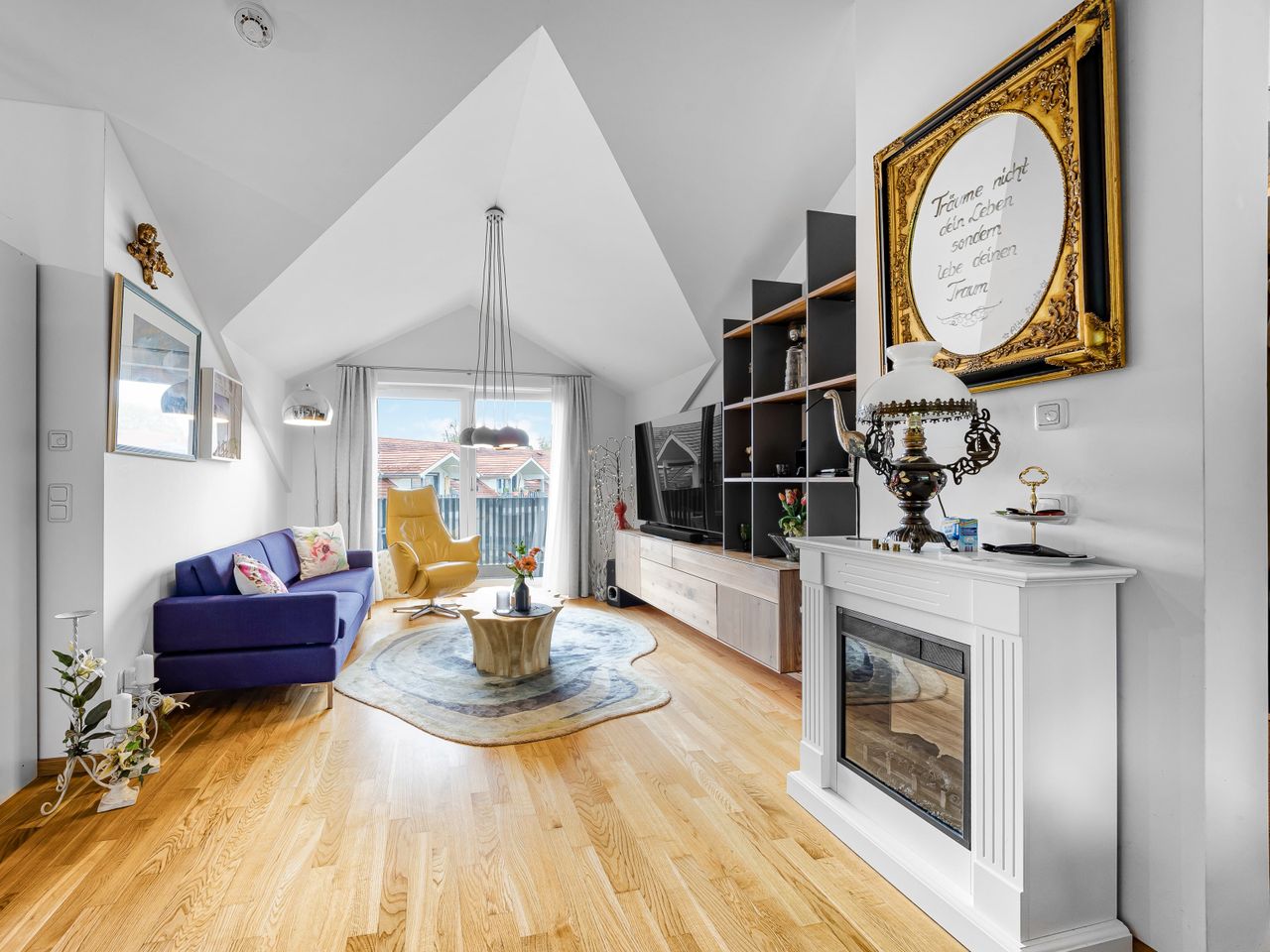 Wohnzimmer & Balkon zum Innenhof