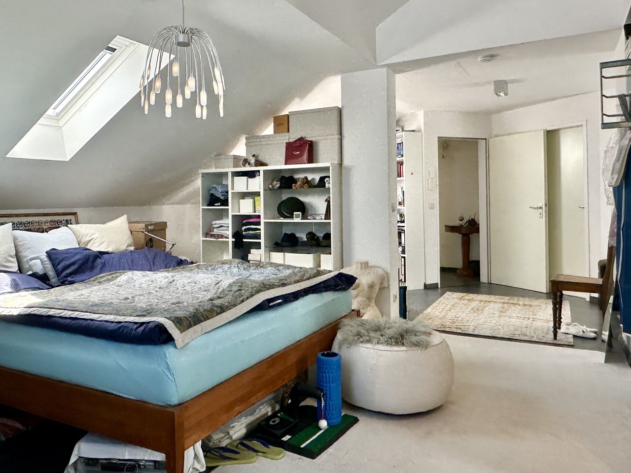 großzügiges Zimmer im DG