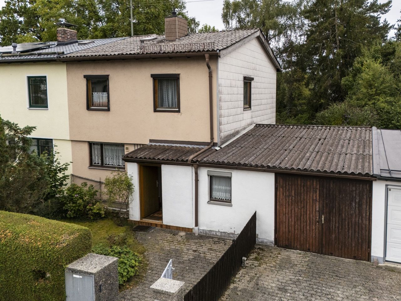 Drohnenbild Haus und Garage