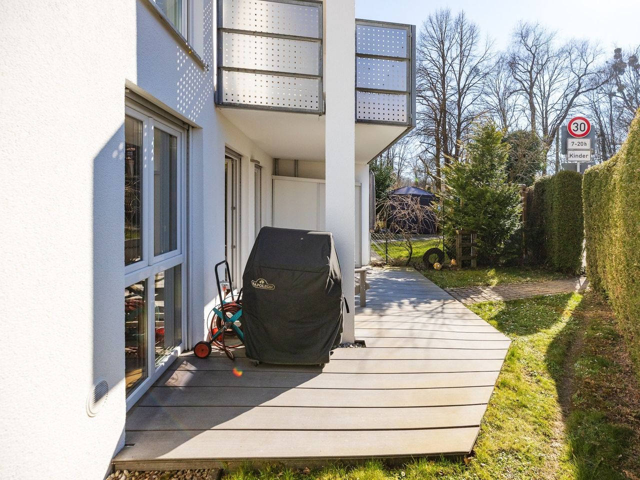 Terrasse mit Garten