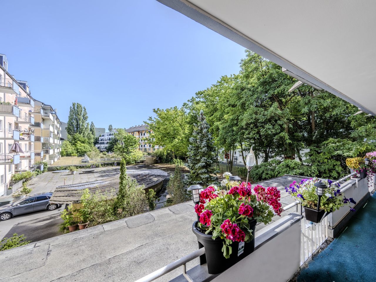Balkon mit Hofaussicht