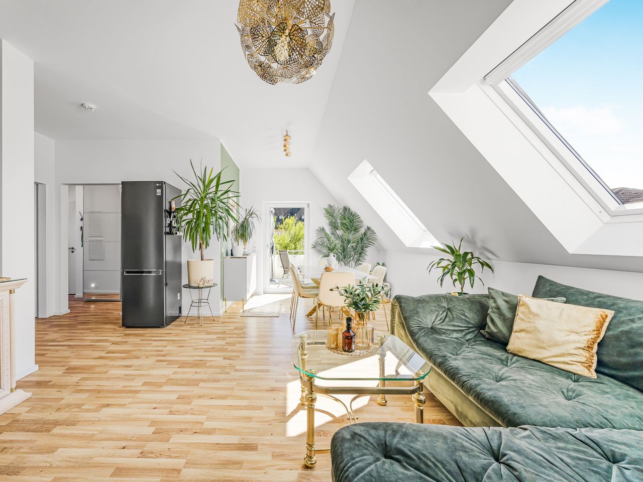 Whg 2 Wohnzimmer mit Blick in den Essbereich