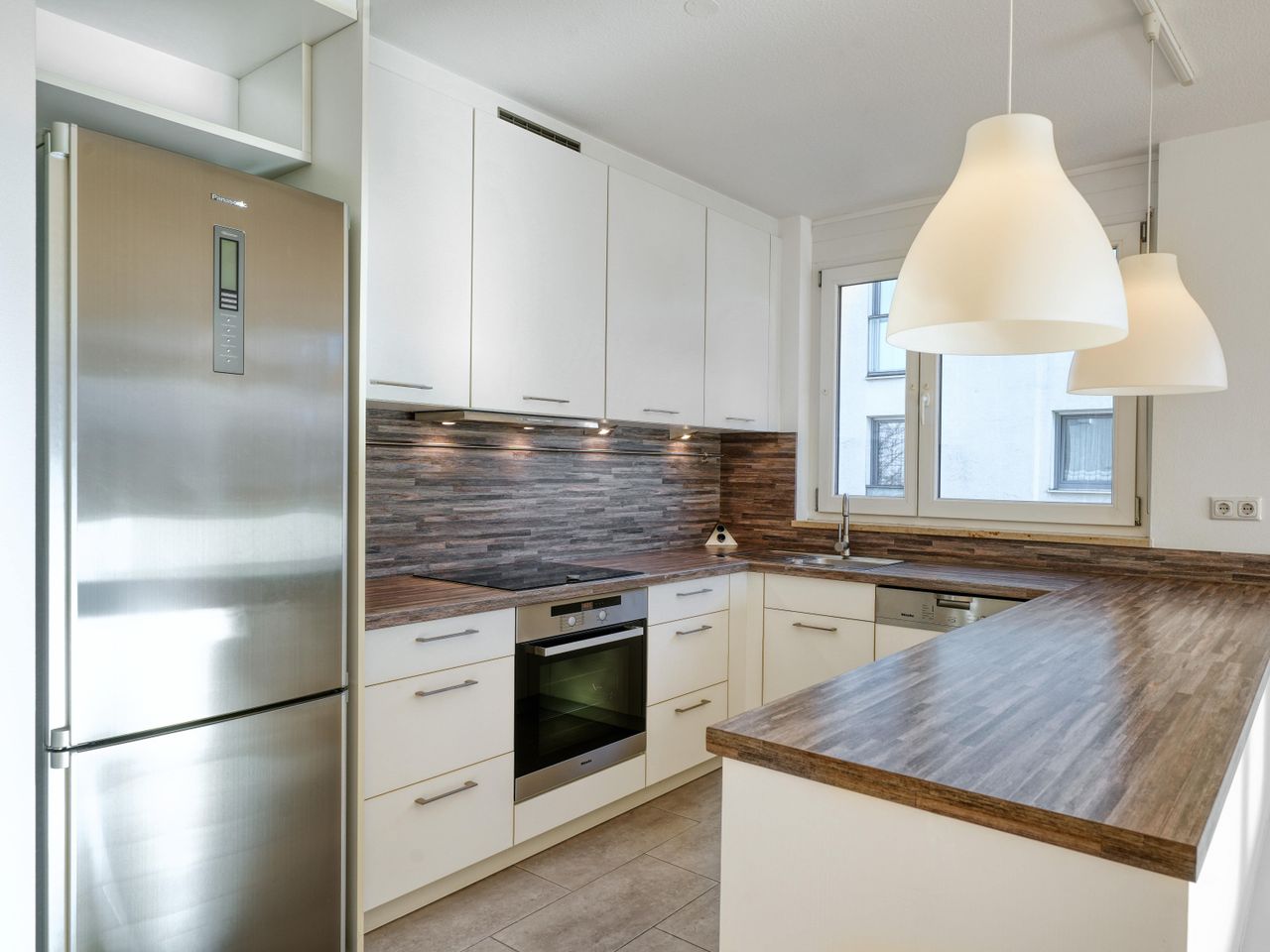 Gepflegte Küche mir Markengeräten