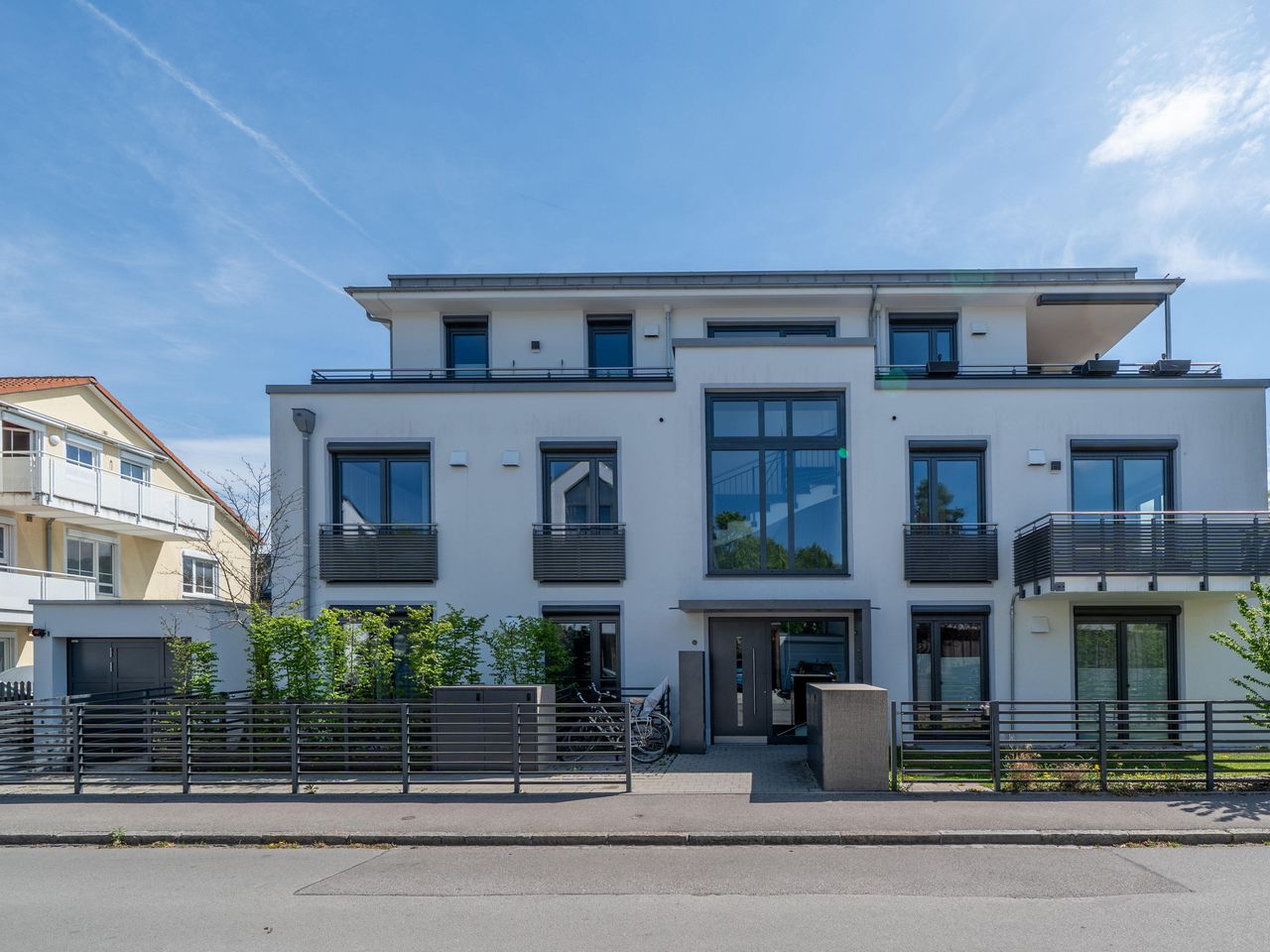 Gebäudeansicht Straßenseite