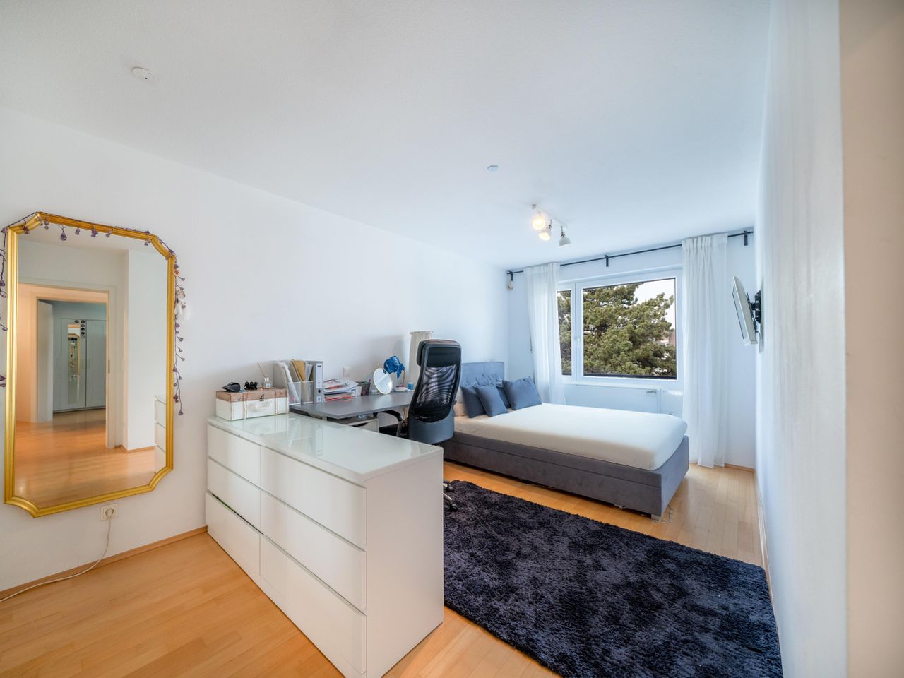 Schlafzimmer 1