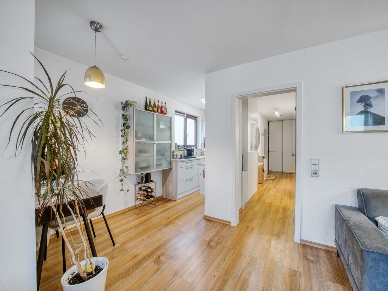 Wohnzimmer mit Blick zur Küche