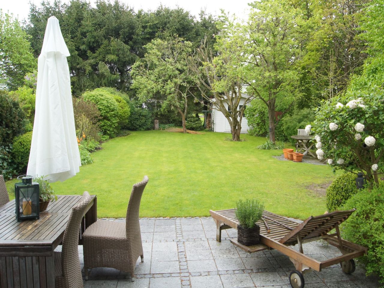 Terrasse mit Garten
