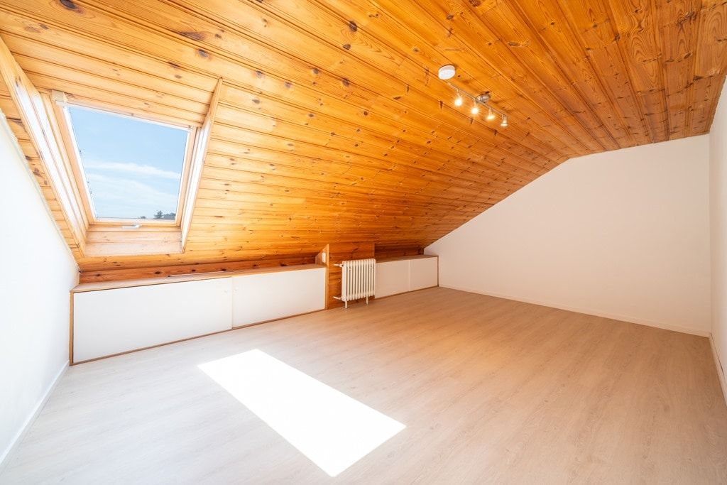 erstes Zimmer DG