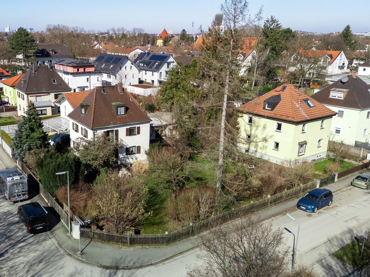 Sonniges Eckgrundstück