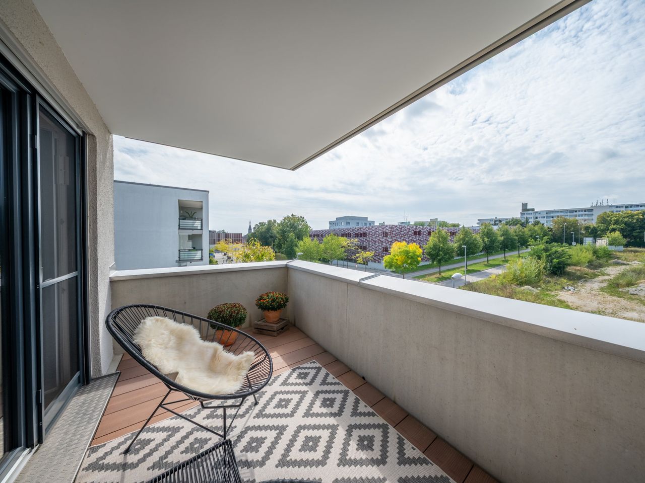 Loggia Westseite - Blick auf SteinCenter