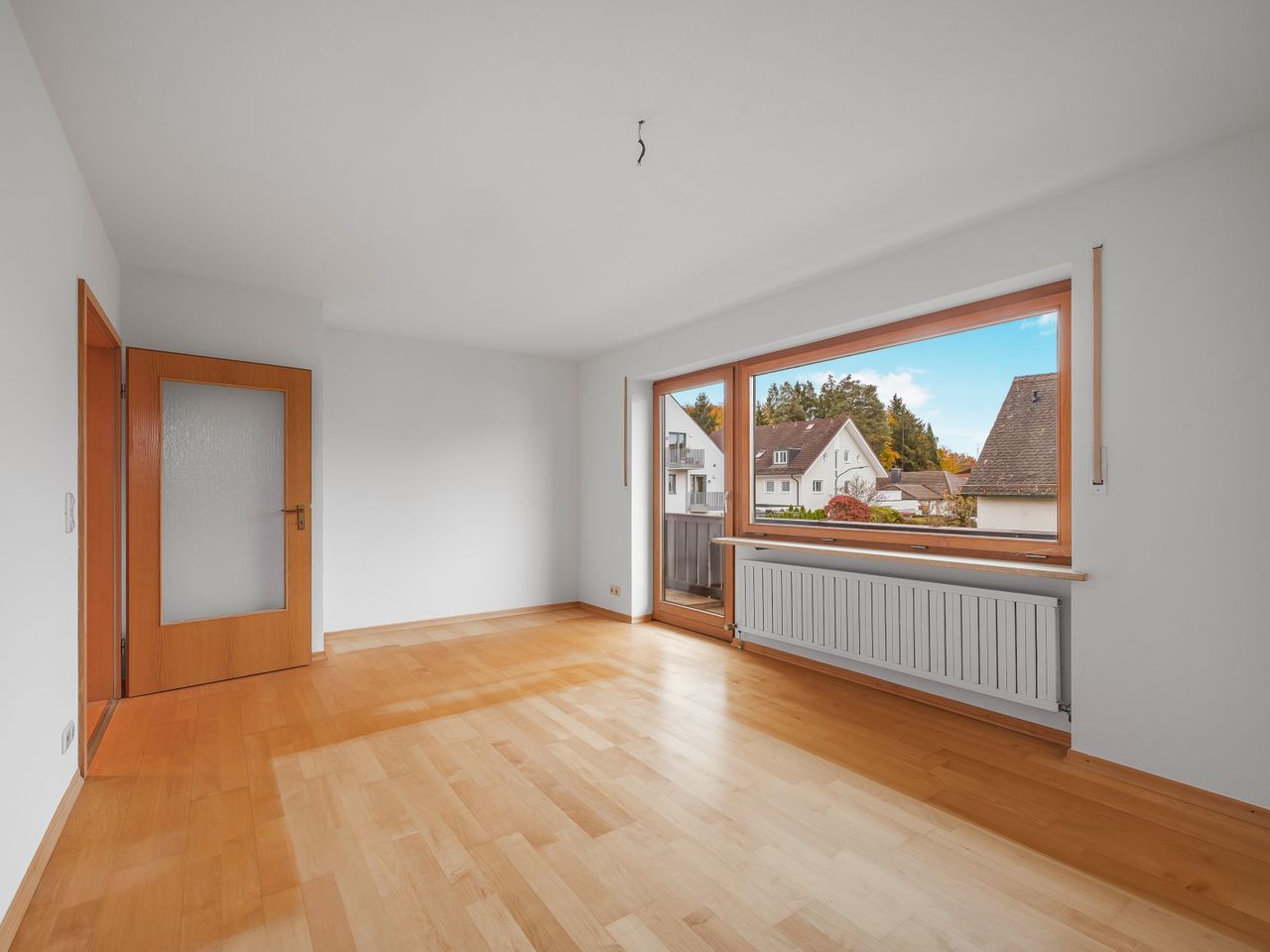 ...mit Zugang zum großen Balkon (Süd)