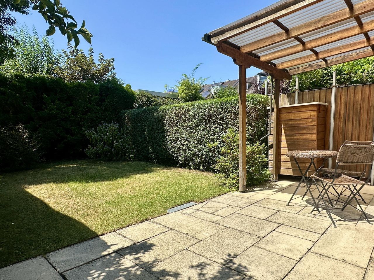 Terrasse mit eigenem Garten