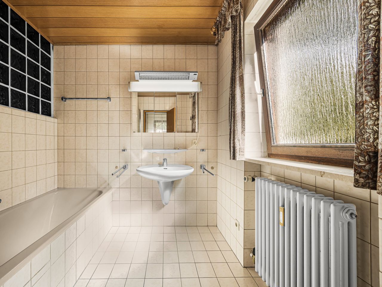 Erdgeschosswohnung - Badezimmer (Anbau)