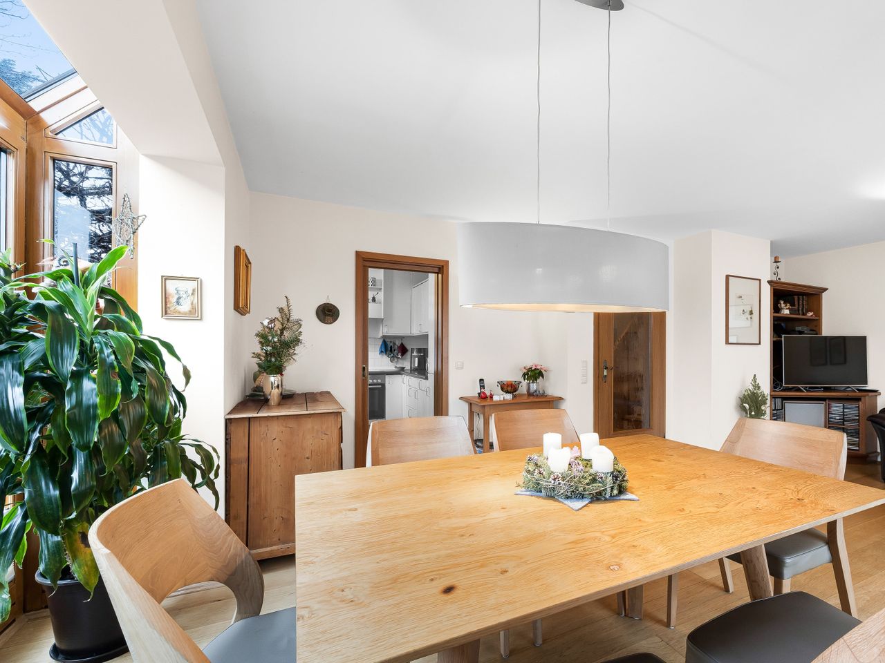 Heller, offener Wohn-/Essbereich