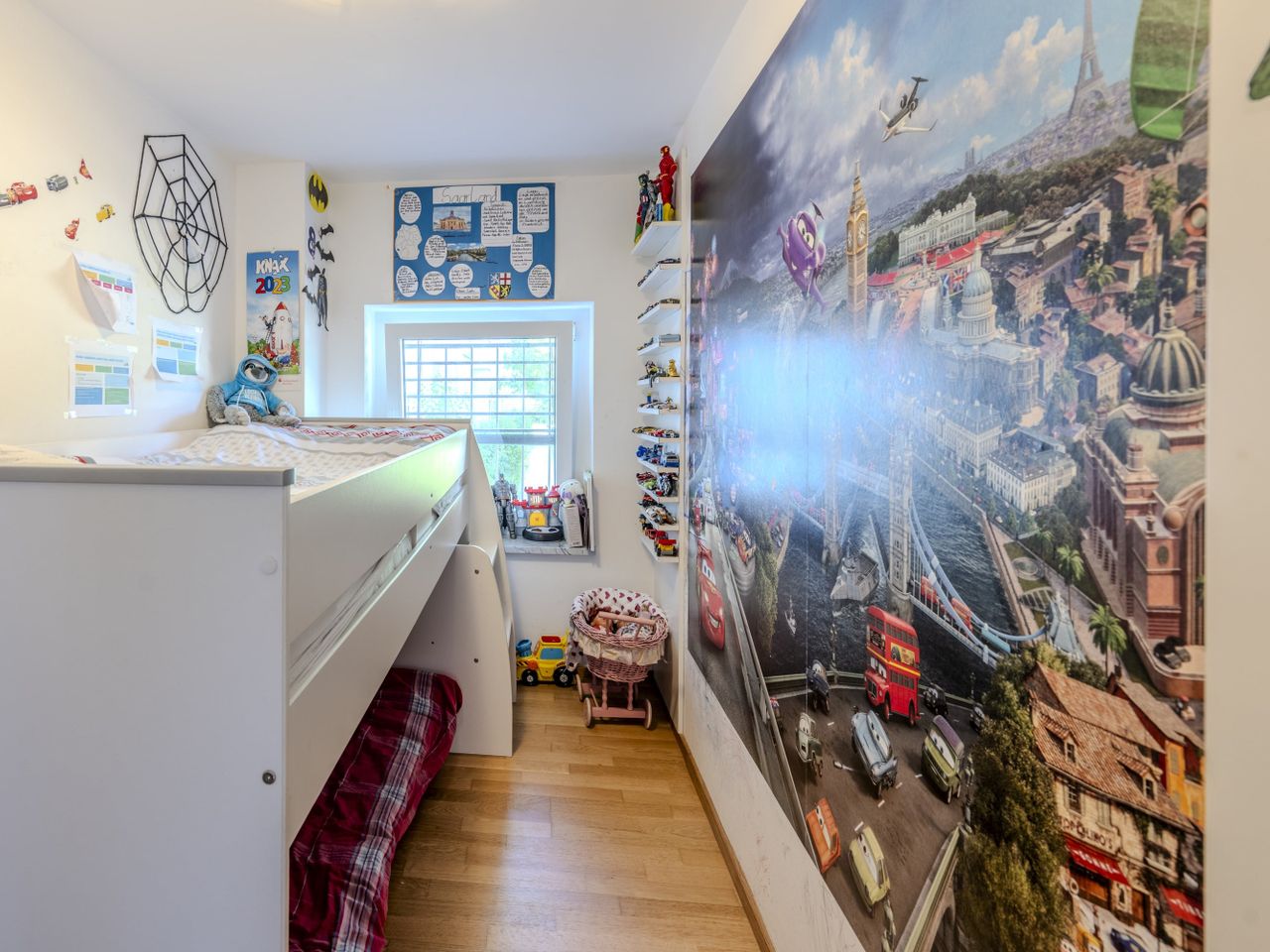 Ankleidezimmer, derzeit Kind